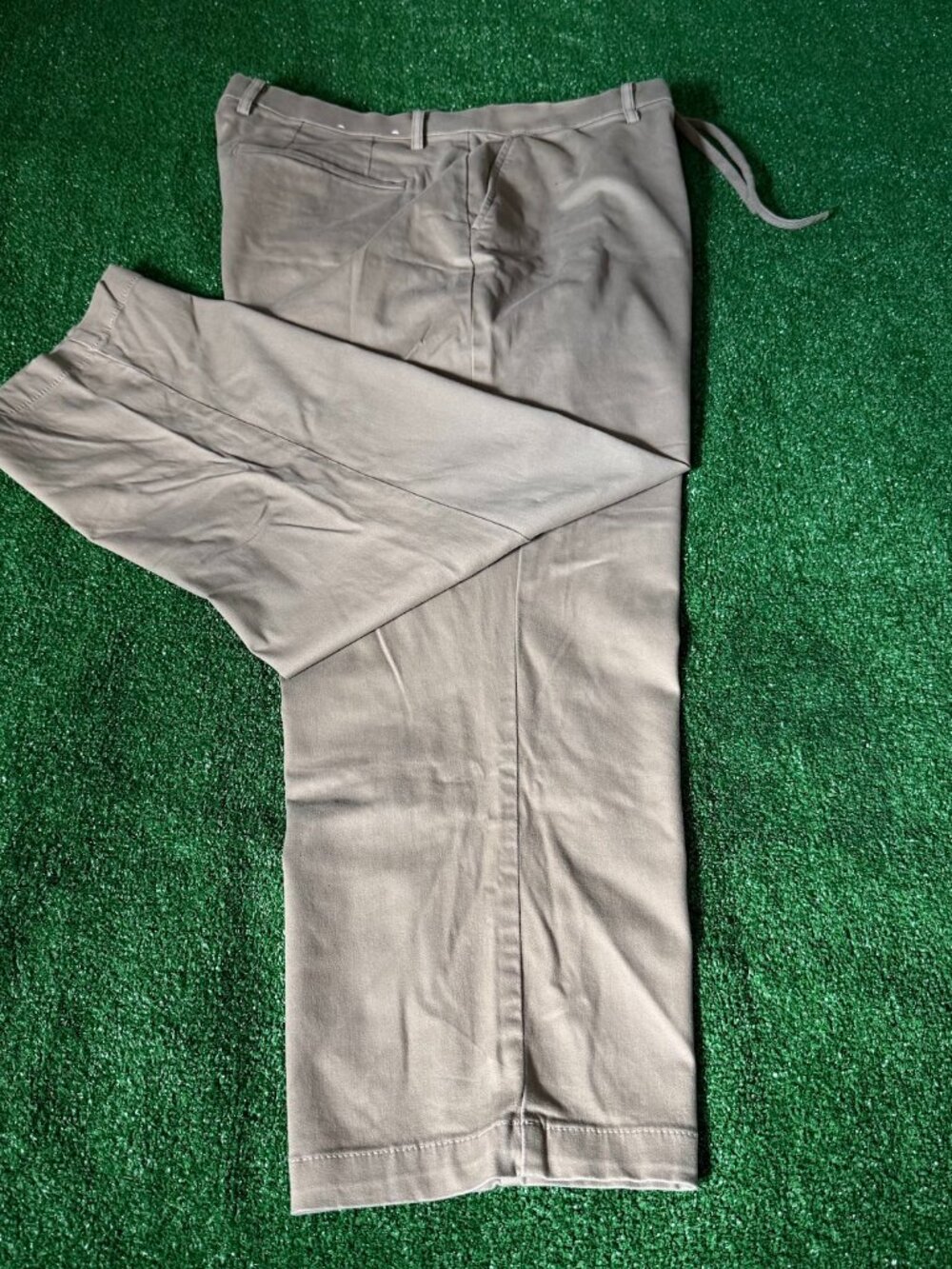 UNIQLO Men’s Relaxed Fit Pants XL Khaki Drawstring Comfort Waist Casual Chino